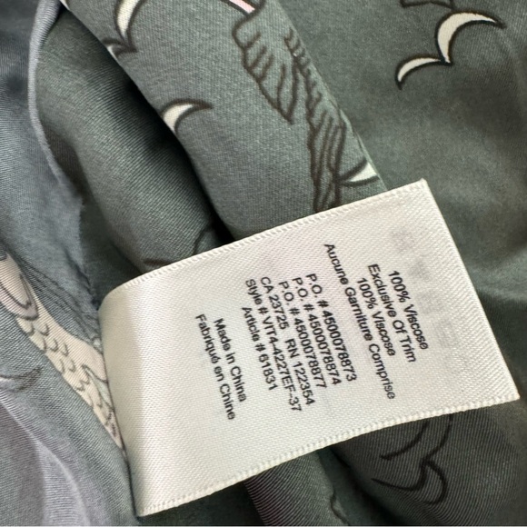 Aritzia pilier jacket fish 🐠 Japan Asia style koi fish shiny satiny silky feel - Picture 15 of 16